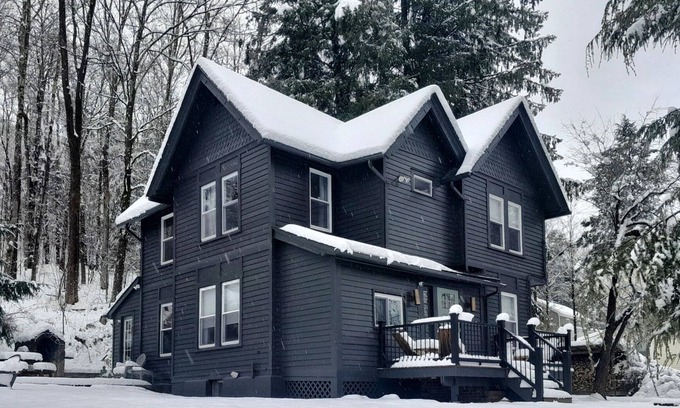 Arkville Cottage | Charming Victorian Ski House minutes to Belleayre Mountain