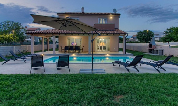 Sikici Villa | Charming villa Enjoy with private pool in Pula