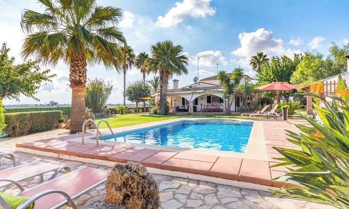 Santa Margalida Villa | Charming Villa “Finca Santa Eulalia Petit” with Porch and Pool