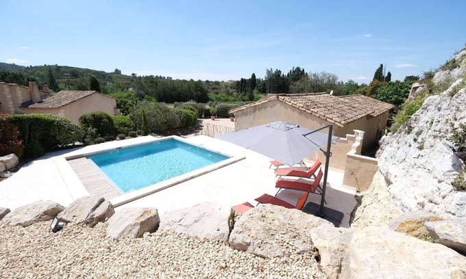 Orgon House | Charming villa with heated pool for 8 people near Eygalieres, in the heart of the Alpilles nature park in Provence
