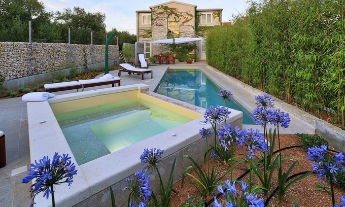 Bilice Villa | Charming Villa with Pool