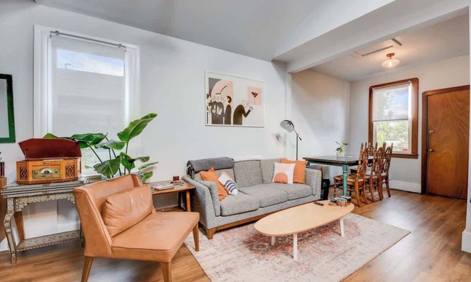 Emeryville Apartment | Charming Vintage 2BR Apartment in Oakland