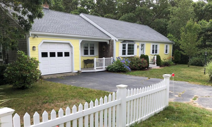 South Chatham House | Charming Walk to Beach Chatham-Bayview Cottage 3 BR-Central A/C; Wi-Fi