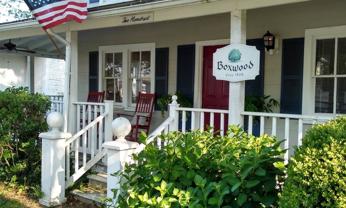 Issue House | Charming & Walkable 1905 Farmhouse Stroll to Shops, Shore & Beach Fun