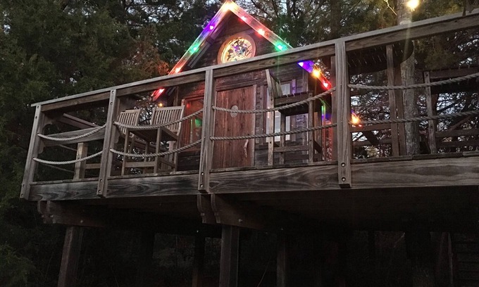 Elmo Cabin | Charming Waterfront Treehouse in Kaufman Texas