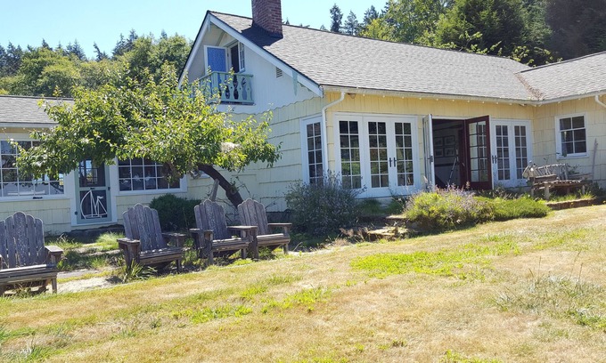 Eastsound House | Charming west-facing beach house - sandy beach near Eastsound