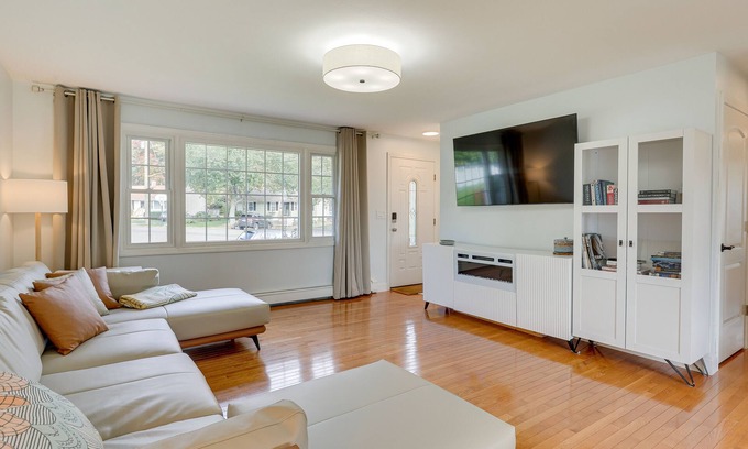 West Haven House | Charming West Haven Home - Walk to Beach!