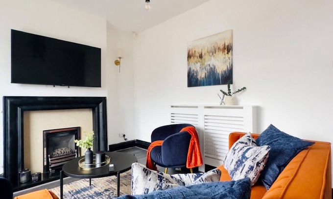 Walkden House | Charming Worsley Home w/parking