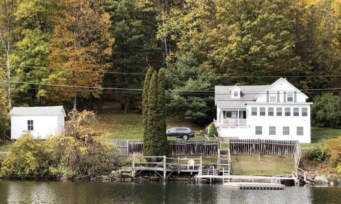 Castleton House | Charming year-round lakefront house with breathtaking panoramic views