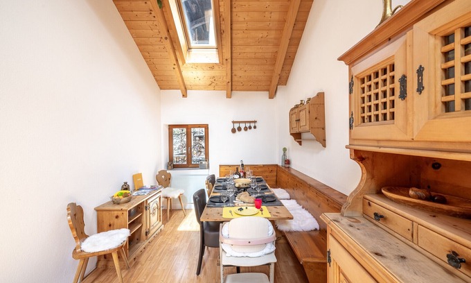 Engadin Scoul Ski Chalet | Chasa Mayer: Central 5 ½-room flat in the historic village centre of Scuol Sura
