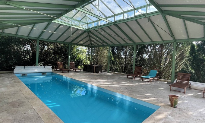 Sainte-Genevieve-les-Gasny Bed & Breakfast | CHATEAU PERRET-PISCINE-1H SPA INC.-GIVERNY-JARDINS MONET-PARC NATUREL DU VEXIN