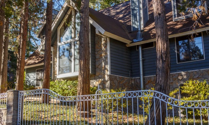 Lake Arrowhead House | Chateau Bernina. Prime Location! Large indoor Jacuzzi and Dry Sauna. Large Patio