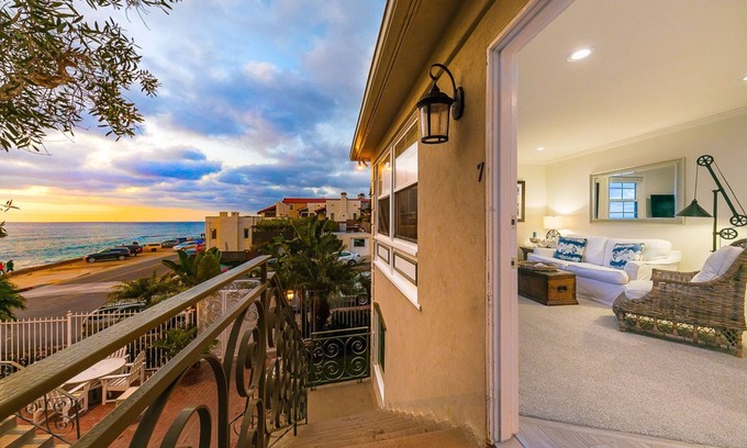 Beach Barber Tract Condo | Chateau Bonair - Beautiful Condo steps to Windansea Beach