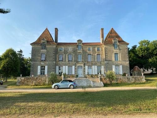 Saint-Adjutory Bed & Breakfast | Chateau de Russas, chambre d'hote