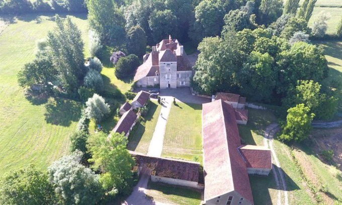 Trateau Bed & Breakfast | Chateau de Vesset