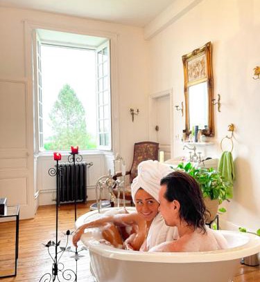 Isigny-le-Buat Bed & Breakfast | chateau isigny - charme, calme et sérénité