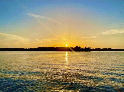 Dixie - Berryhill House | Chateau Merlot Lakefront Retreat USNWC Boat Rental