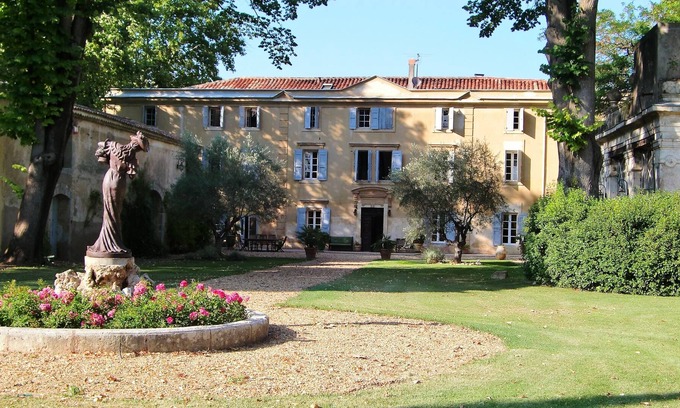 Saint-Pargoire House | Chateau Rieutort - 18th century wine estate with 7 gites and 5 rooms B & B