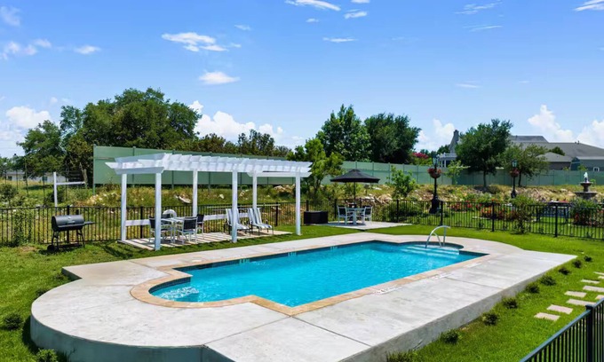 New Braunfels Villa | Chateau-Silkie 2 private Bedrooms & pool