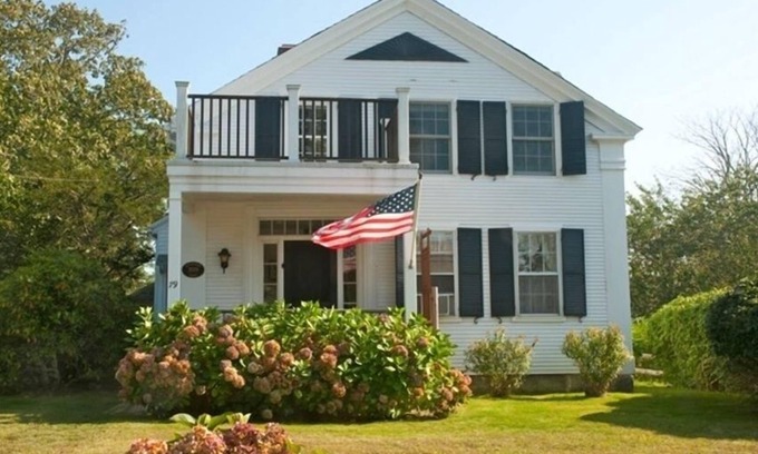 Chatham Apartment | Chatham Village - Adorable Studio Apartment in Antique Home