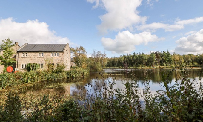 Beeley Cottage | CHATSWORTH, family friendly, character holiday cottage in Two Dales