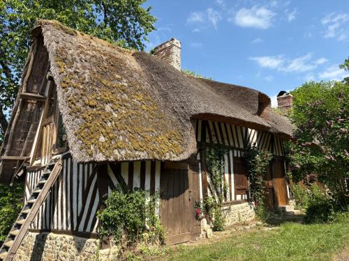 Fatouville-Grestain House | Chaumière d'écrivain au cœur de la Normandie