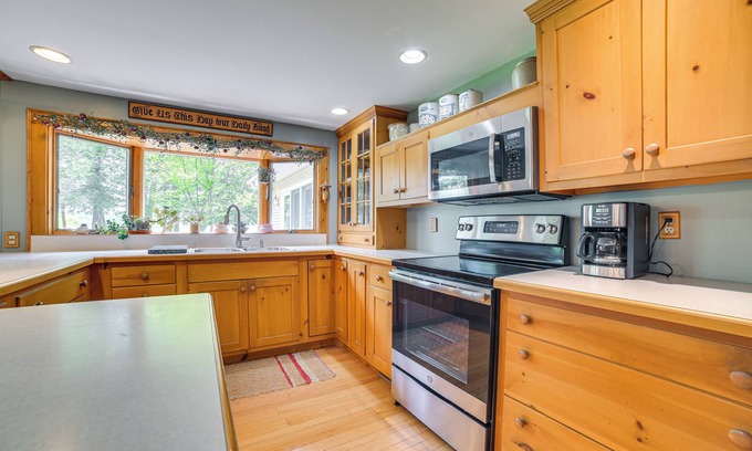 Cheboygan House | Cheboygan Home w/Private Boat Dock on Burt Lake!