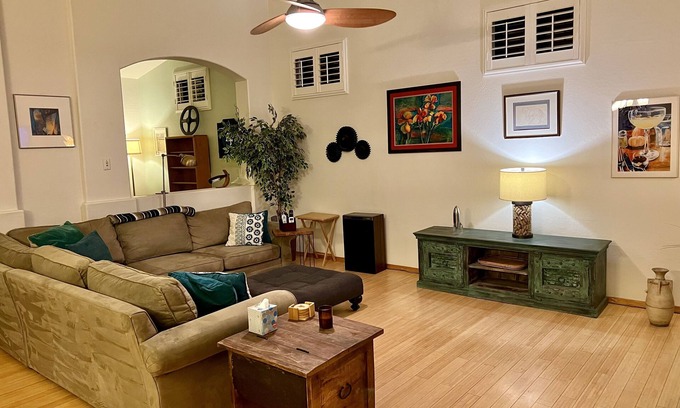 Ahwatukee Foothills House | Cheerful 2 Bedroom Home w/hot tub near South Mountain