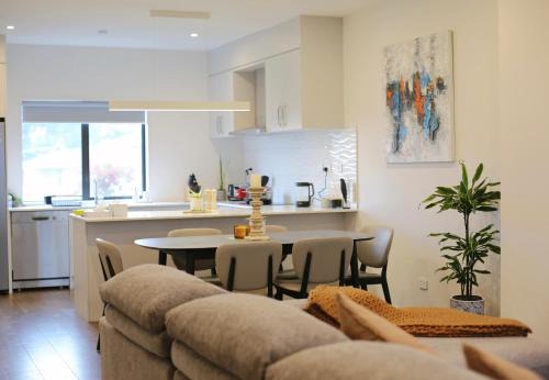 Sandringham Apartment | Cheerful 3-bedroom townhouse close to the city