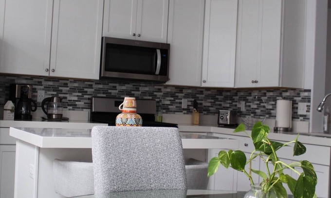 Taylorsville House | Cheerful 3-bedroom townhouse, parking on premises