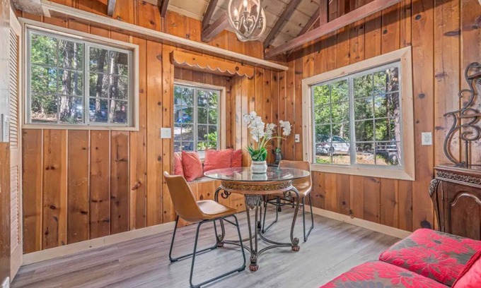 Crestline Cabin | Cheerful 4-bedroom cabin with indoor fireplace