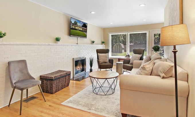 Libertyville House | Cheerful 4 Bedroom Home w/ Fireplace