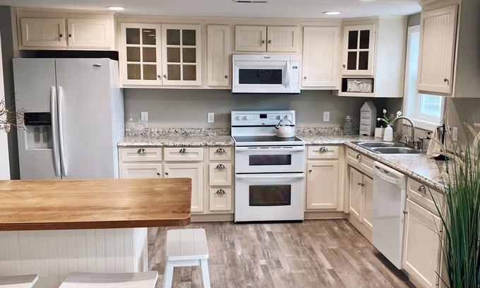 Wolcottville Cottage | Cheerful Cottage Nestled on Beautiful Witmer Lake