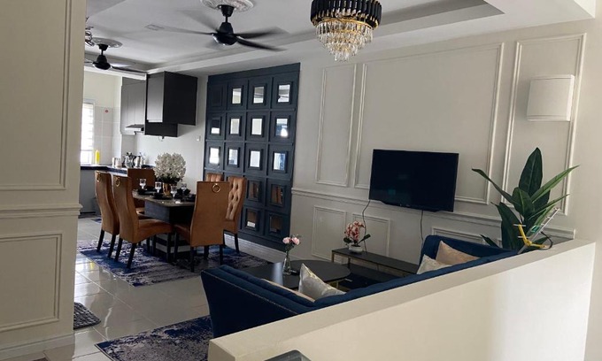 Kampung Rawa Apartment | Cheerfull3 bedroom townhouse Terrace