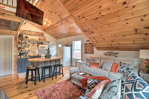 Mountain View Apartment | Cheery Pet-Friendly Studio with Shared Fire Pit