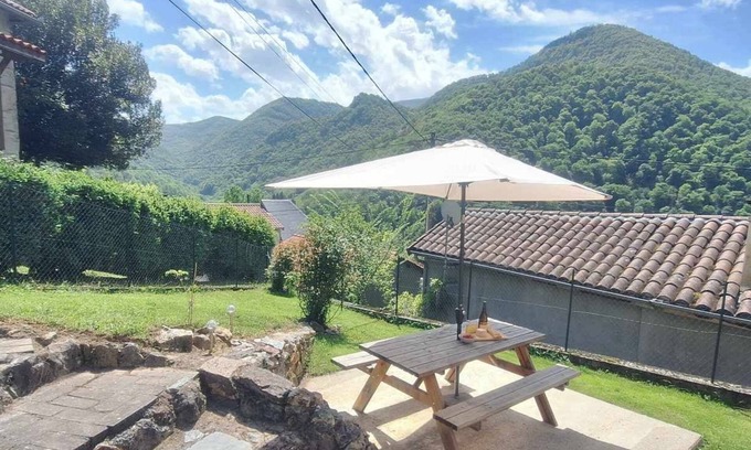 Sengouagnet House | Chemin du Cagir. Quiet, natural setting, garden with mountain views.