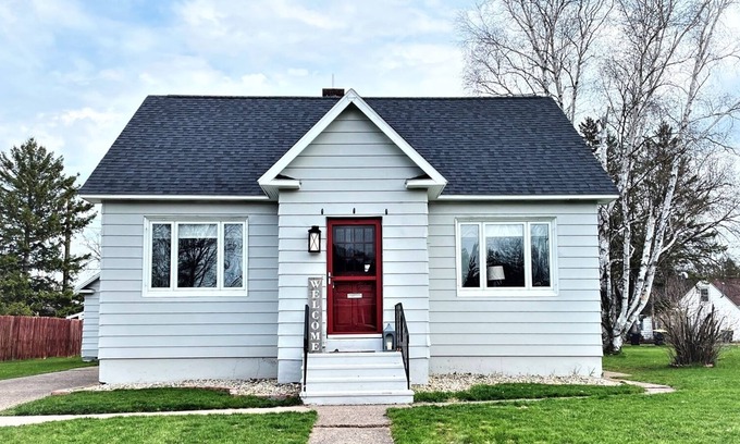Ashland House | Chequamegon Cottage | 2 Bed, 1 Bath