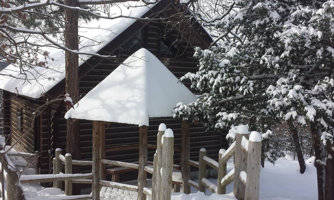 Eureka Springs Cabin | Cherokee mountain log cabin resort