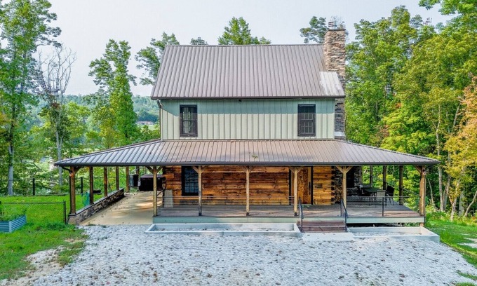 Kingston Apartment | Cherry Blossom Cabin