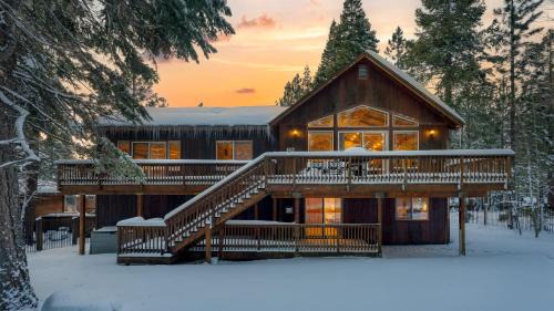 Country Club Estates House | Cherry Hills Spacious Tahoe Cabin with Deck Fireplace Open Interiors