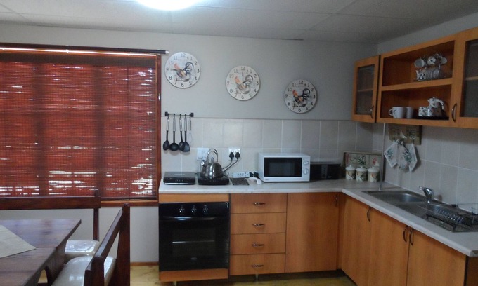Bloemfontein Bed & Breakfast | Cherry Lane Self Catering in Bloemfontein Family Apartment for max. 8 guests!