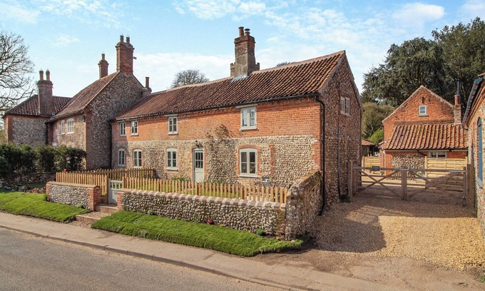 Great Snoring Cottage | Cherry Tree Cottage - UK30237