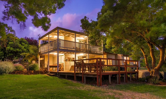 Carlotta House | Chestnut Brae Farmstay - Chestnut Retreat