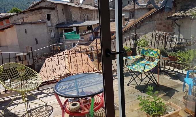 Tallard House | Chez A-Création: atypical house in the heart of the village of Tallard