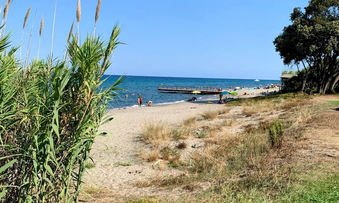 Prunete Apartment | Chez Aline - F2 ground floor apartment by the sea