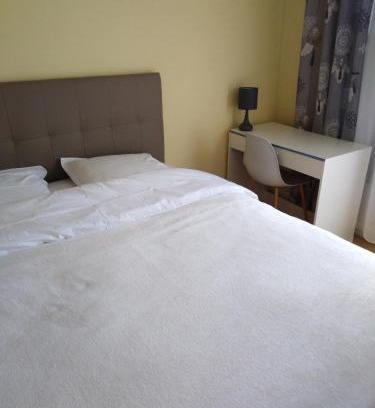 Bourges Bed & Breakfast | chez Myla chambre avec tv écran plat et salle de bain privative