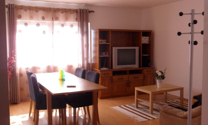 Ponta Delgada Apartment | Chez Nônô - 4 bedroom, 2 toilet, in the city