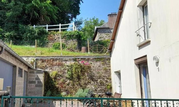 Gavray House | Chez Pauline, Gavray. House with secure parking, Wi-Fi & garage.