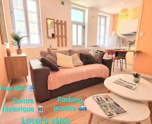 Tonnerre Apartment | Chez Raphaël - local à vélos au centre historique