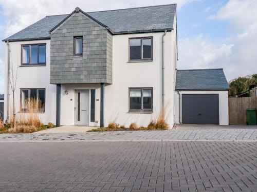 Crantock House | Chi Gwynn